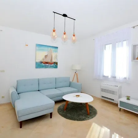 Ferienhaus Mit Privatpool Fur 8 Personen Ca 190 Qm In Grebastica, Dalmatien Norddalmatien Grebaštica