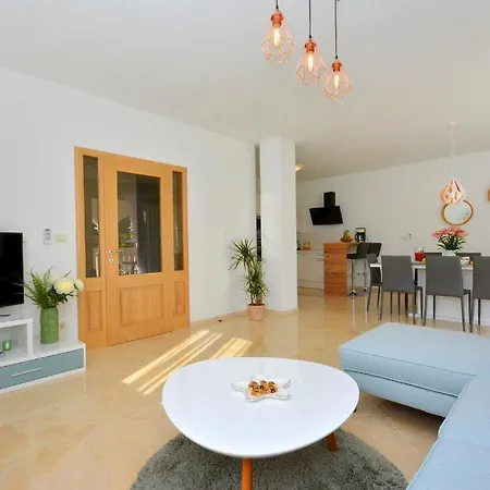 別荘 Ferienhaus Mit Privatpool Fur 8 Personen Ca 190 Qm In Grebastica, Dalmatien Norddalmatien *