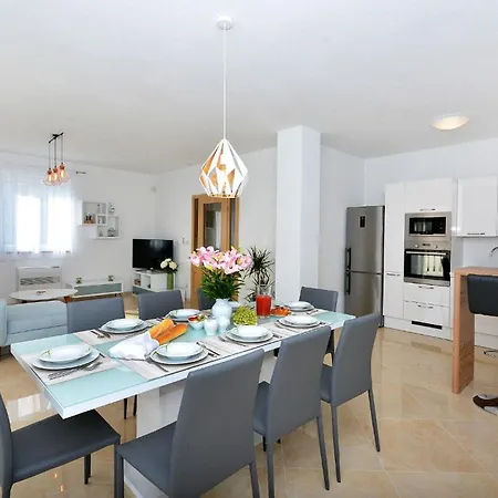 Ferienhaus Mit Privatpool Fur 8 Personen Ca 190 Qm In Grebastica, Dalmatien Norddalmatien 別荘 *