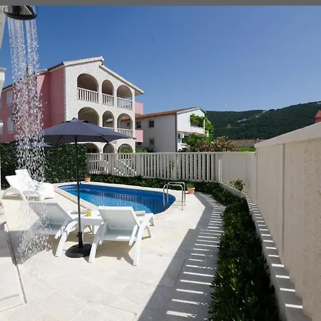 別荘 Ferienhaus Mit Privatpool Fur 8 Personen Ca 190 Qm In Grebastica, Dalmatien Norddalmatien