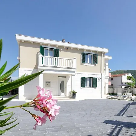 別荘 Ferienhaus Mit Privatpool Fur 8 Personen Ca 190 Qm In Grebastica, Dalmatien Norddalmatien Grebaštica
