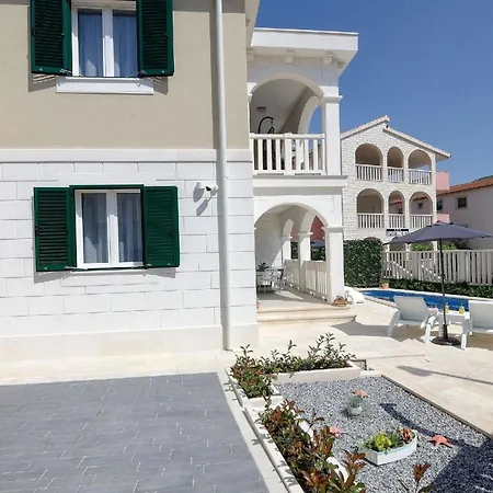 Ferienhaus Mit Privatpool Fur 8 Personen Ca 190 Qm In Grebastica, Dalmatien Norddalmatien 別荘