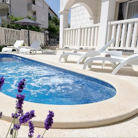 別荘 Ferienhaus Mit Privatpool Fur 8 Personen Ca 190 Qm In Grebastica, Dalmatien Norddalmatien *