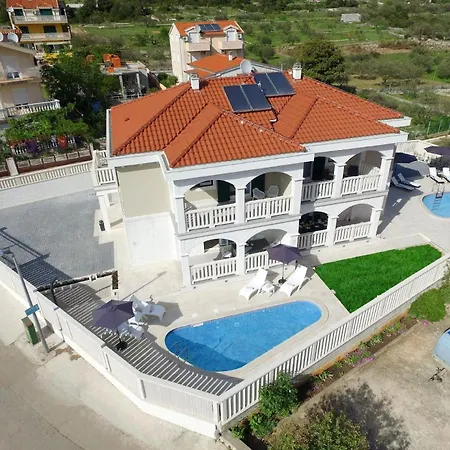 別荘 Ferienhaus Mit Privatpool Fur 8 Personen Ca 190 Qm In Grebastica, Dalmatien Norddalmatien *