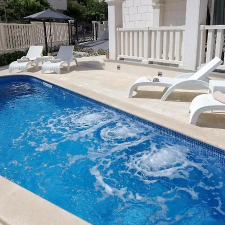 Ferienhaus Mit Privatpool Fur 8 Personen Ca 190 Qm In Grebastica, Dalmatien Norddalmatien