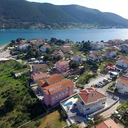 Ferienhaus Mit Privatpool Fur 8 Personen Ca 190 Qm In Grebastica, Dalmatien Norddalmatien Grebaštica
