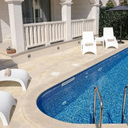 Ferienhaus Mit Privatpool Fur 8 Personen Ca 190 Qm In Grebastica, Dalmatien Norddalmatien * Grebaštica